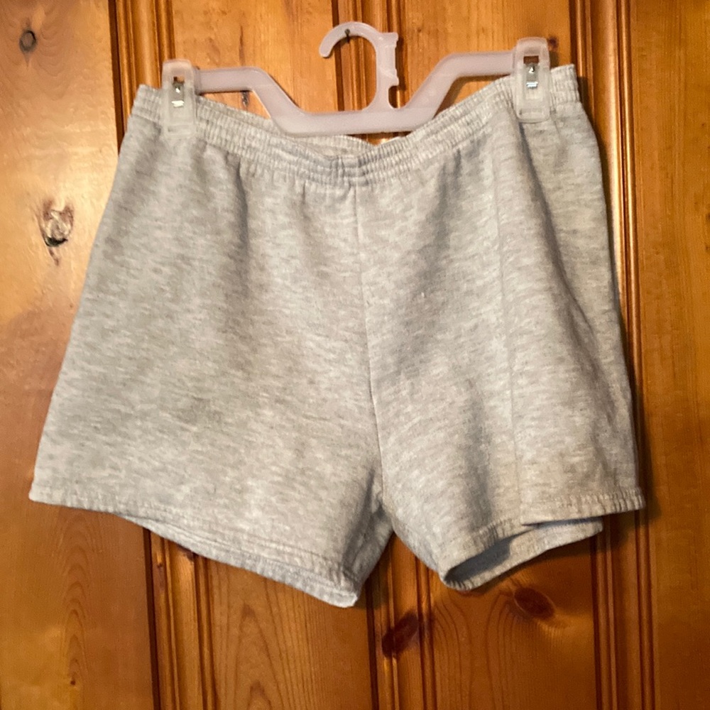 Size medium women’s cotton shorts with back pocket Tag was cut out